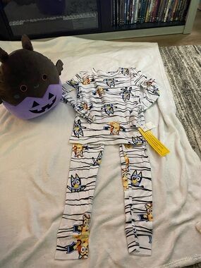 Kids size 10 Disney Bluey pajamas. 2 pair and Bat Squishmallow